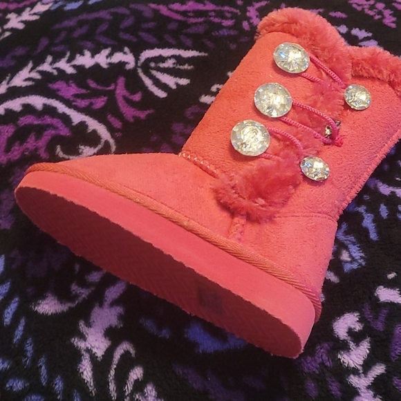 Boots - Picture 2 of 4